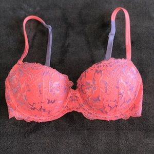 Sexy Victoria’s Secret Pink Lace Push-up Bra 32C